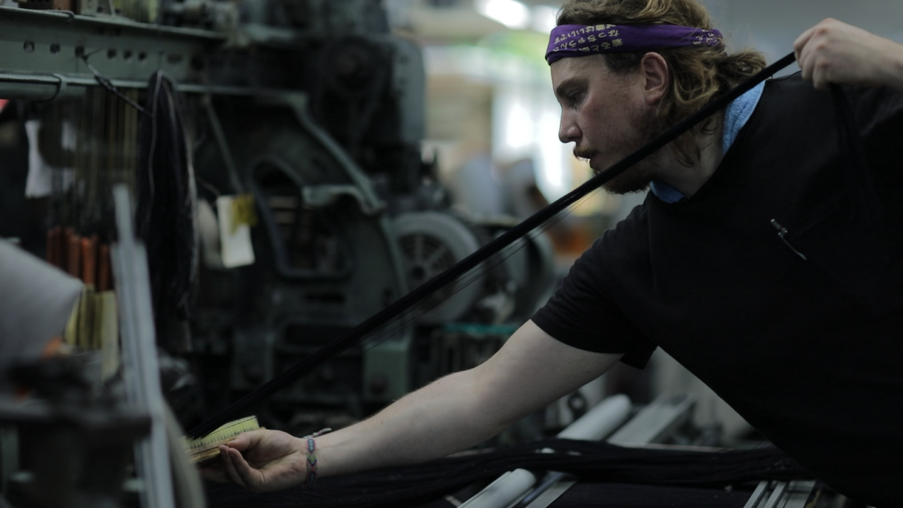 Arthur Leclercq at a shuttle loom, Okayama